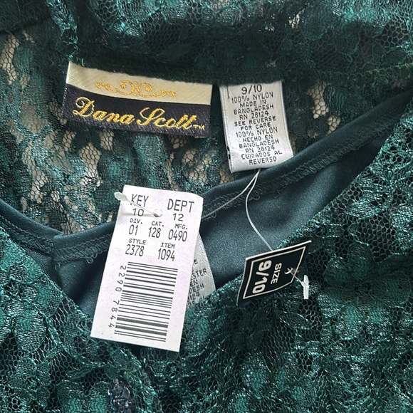 Lace formal Dress - Picture 3 of 3